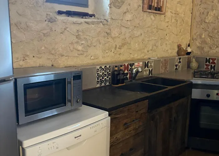 Holiday home Domaine De La Barbeirasse Cereste